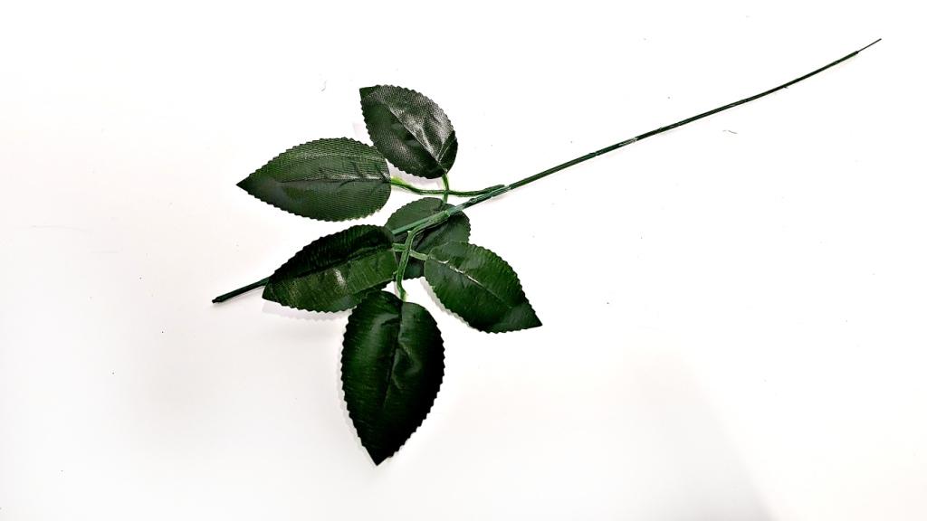 Стебель с двумя листьями роз 61см №4398